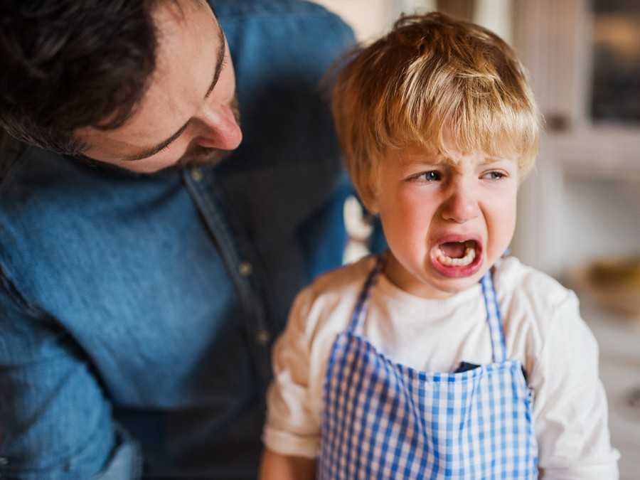 Как реагировать на истерики ребёнка