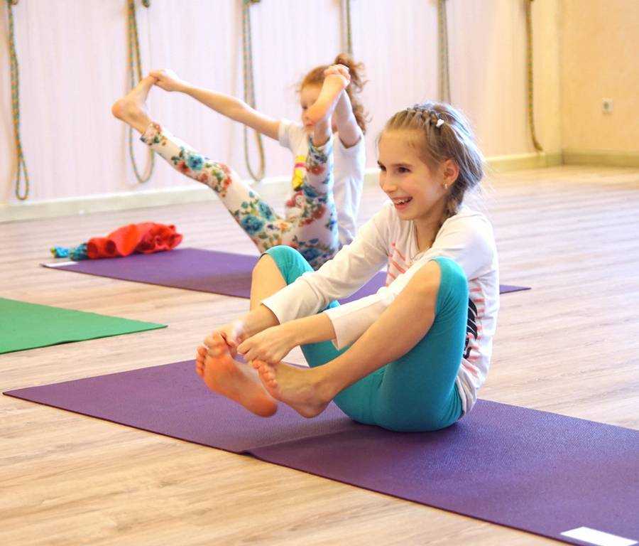 Тренд на yoga kids набирает обороты сегодня занятия для детей проводят почти все известные йогацентры ru поговорил об этом с преподавателем московской студии Материал Елизаветой Кудряшовой Читайте