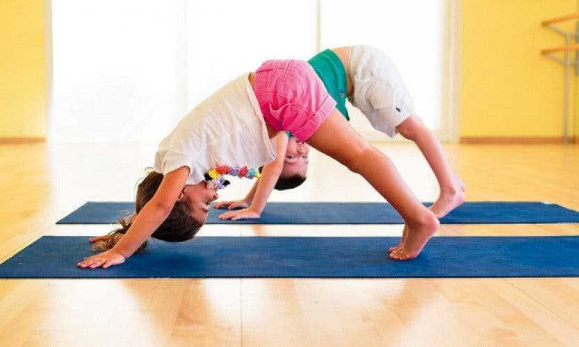 Все о yoga kids: когда и зачем отдавать ребенка на йогу