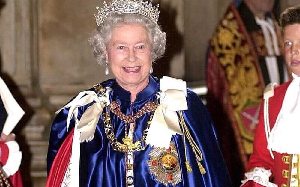 Королева Великобритании   самый долгоправящий монарх среди ныне живущих В июле исполнилось 65 лет со дня ее коронации За это время Елизавета II успела ответить на 35 млн писем, познакомиться с семью Папами и собрать коллекцию из 5 000 шляпок Самые интерес