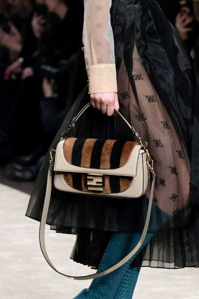 Модные сумки 2020: подборка стильных сумок на зиму 2020 | vogue russia