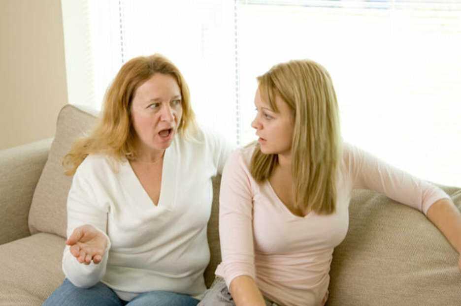 Дочь не уважает мать: что делать?