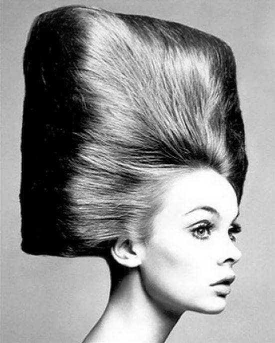 Прически 60-х годов: фото женских укладок в стиле 1960 — хала, улей и других, как их сделать на короткие, средние, длинные волосы, мода того времени — платья, макияж, стрижки, звездные примеры