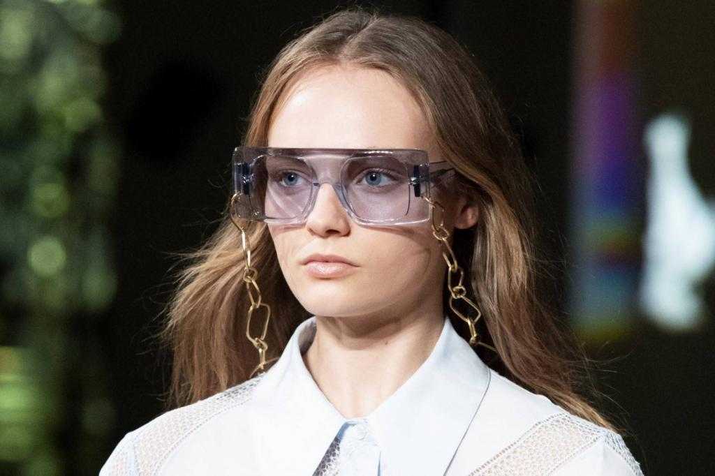 Модные женские солнцезащитные очки 2021 [55+ фото]: тренды, формы, новинки / школа шопинга