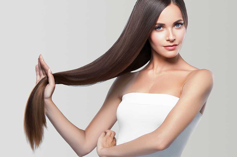 Соль, витамины и массаж: как остановить выпадение волос у девушек