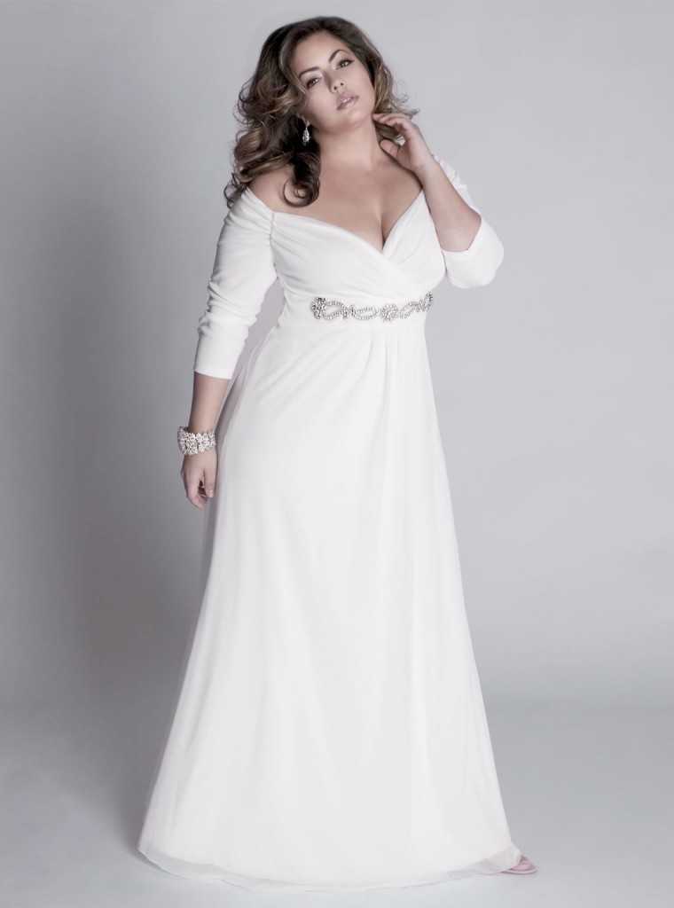 Свадебные платья для полных невест, которые предлагают модельеры, вполне способны замаскировать полные бедра или живот, перенеся внимание на пышную грудь и женственные плечи