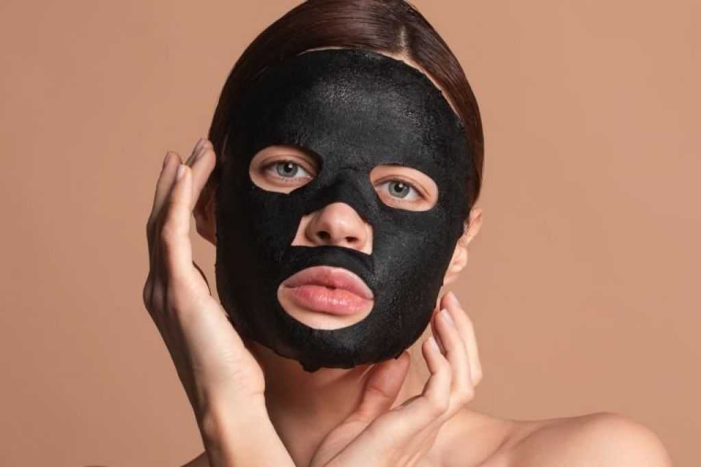 Узнайте, какую маску для очищения пор лучше использовать в домашних условиях самодельную или покупную Обзор 3 рецептов и 3 готовых косметических средств для очистки кожи лица от черных точек