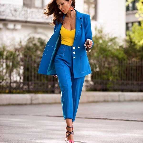 Синий цвет в одежде – наиболее удачное сочетание цветов