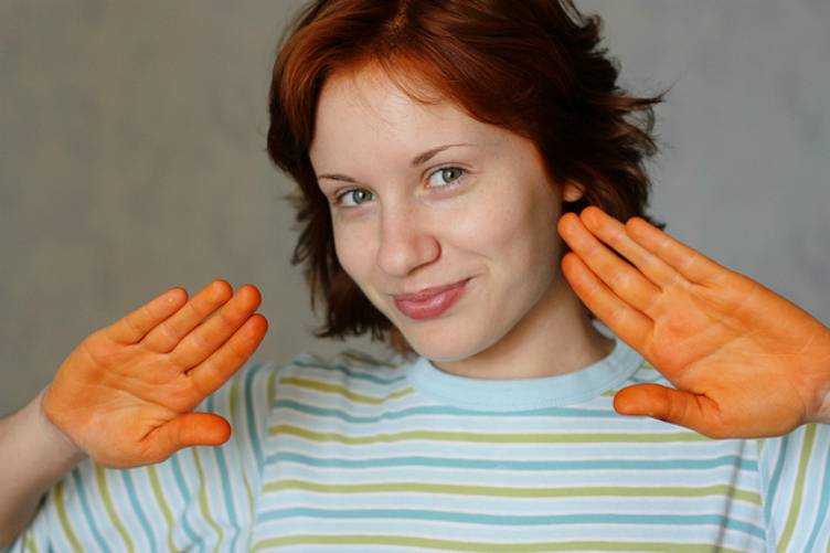 Чем отмыть краску для волос с кожи, лица, рук и ногтей? домашние и профессиональные методы
