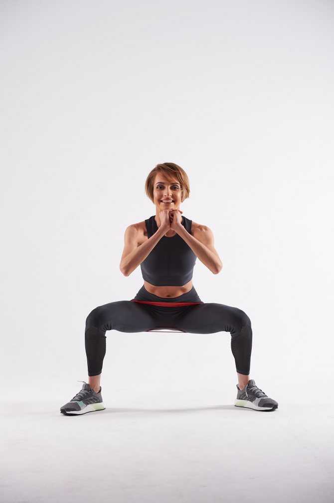 Упражнения с резиновой лентой — тренировки на все группы мышц