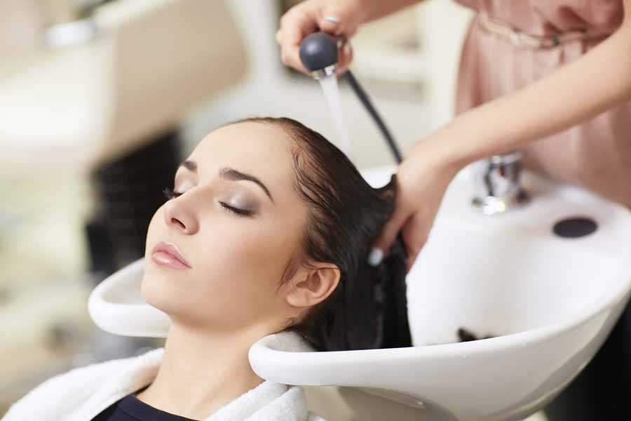 Салонные процедуры для восстановления объема жирных или тонких волос