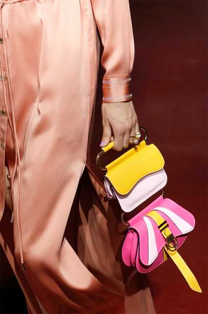 Модные сумки, рюкзаки и клатчи весна-лето 2021 | trendy-u