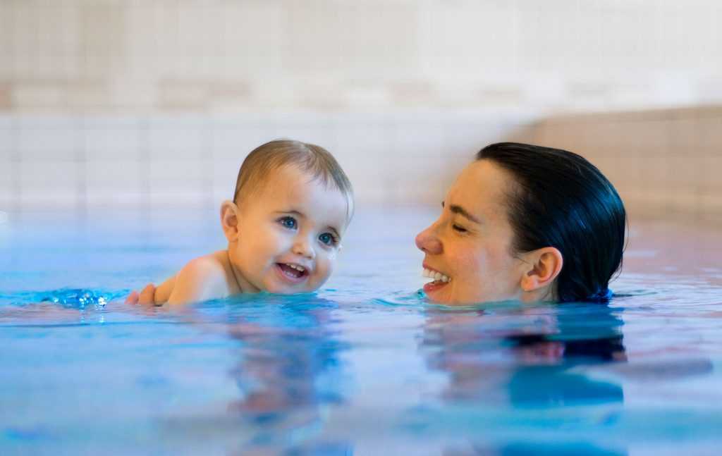 Плавание младенцев - дань моде и зло??? - болталка для мамочек малышей до двух лет - страна мам