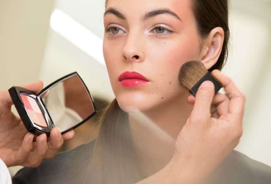 11 ошибок макияжа, из-за которых мы выглядим более уставшими | vogue russia
