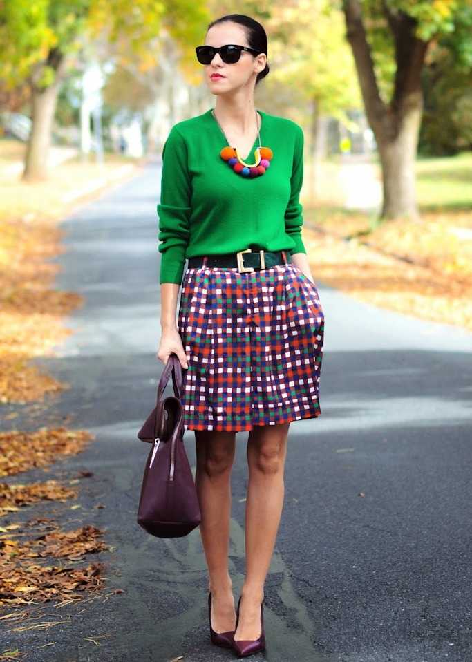 Зеленая юбка — сочно и смело, но с чем ее сочетать?