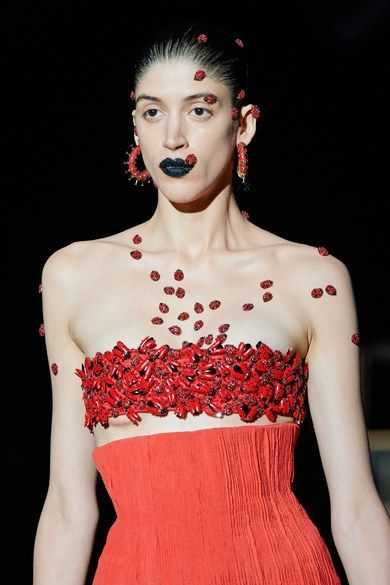 Haute couture: история недели высокой моды в цифрах | vogue russia