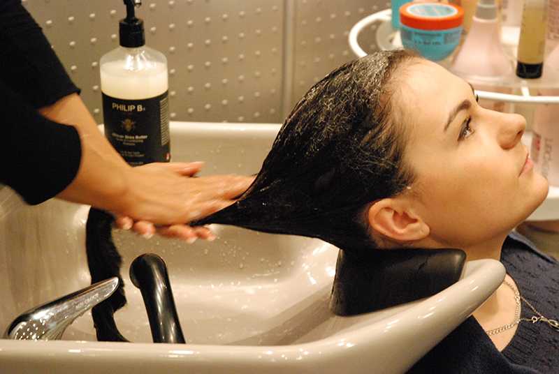 Кератиновое восстановление волос: стоит ли делать?