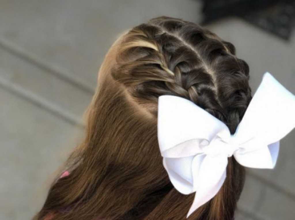 Прически на 1 сентября 2020 года — 6 вариантов для девочек от 1 класса на длинные волосы
