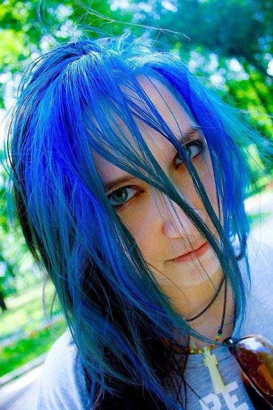 Необычная синяя краска для волос