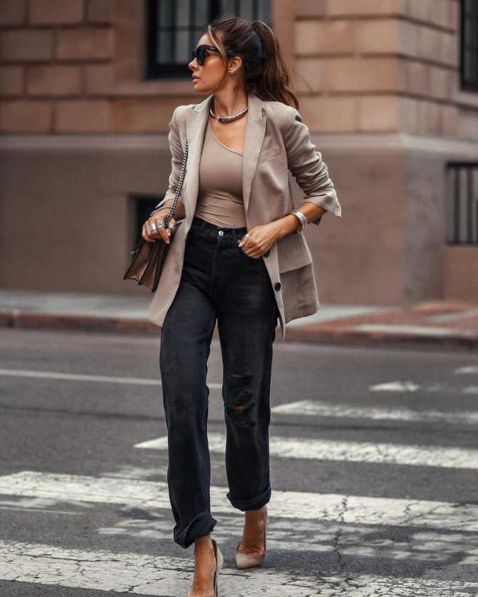 С чем можно носить джинсовую куртку женщине: советы стилиста