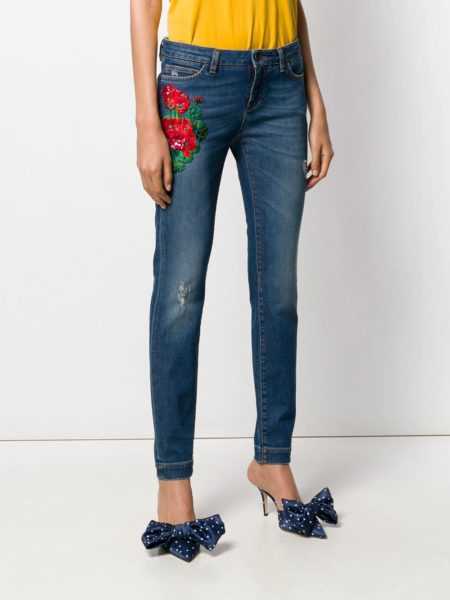 Модные женские джинсы, весна-лето 2021: новые модели и тренды (50 фото)