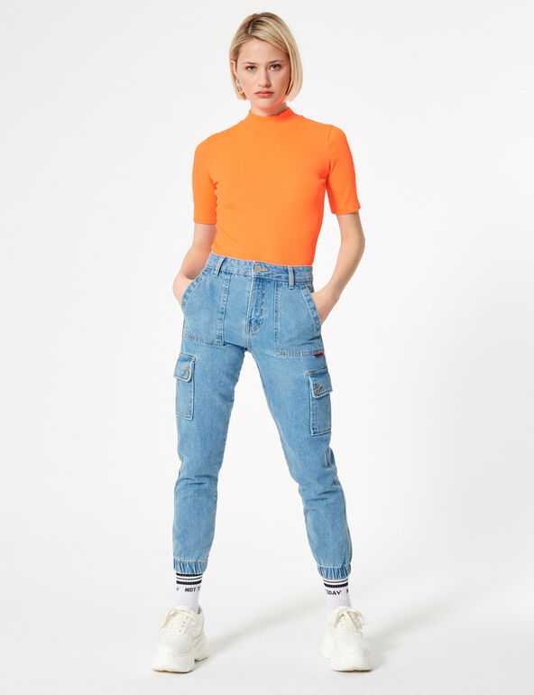 С чем носить широкие джинсы: фото, идеи, тренды 2021