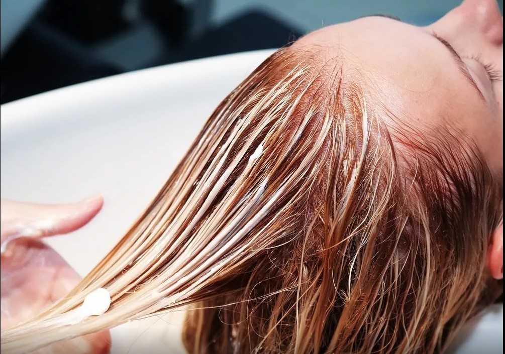 Как правильно ухаживать за сухими и поврежденными волосами
