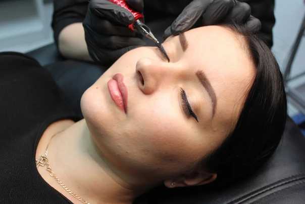 Мануальный татуаж бровей преимущества, противопоказания и подготовка к процедуре Процесс нанесения ручного татуажа и последующая корректировка