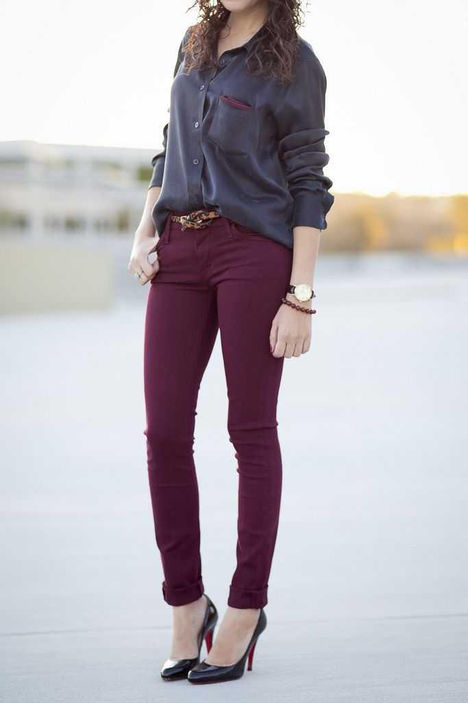 С чем носить бордовые брюки (джинсы) - 120 фото - шкатулка красоты