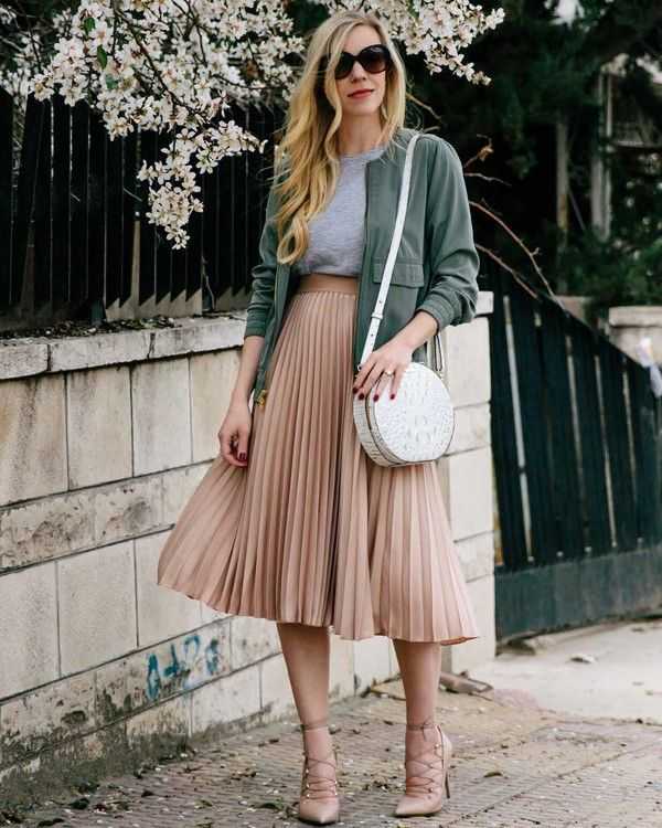 С чем носить юбку плиссе: учимся на примере модных блогеров | world fashion channel