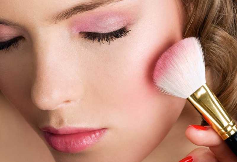 Основы макияжа с применением розовых теней