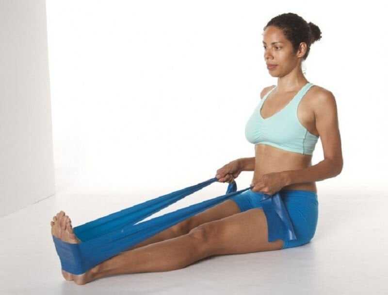 Упражнения с резиновой эластичной лентой для женщин