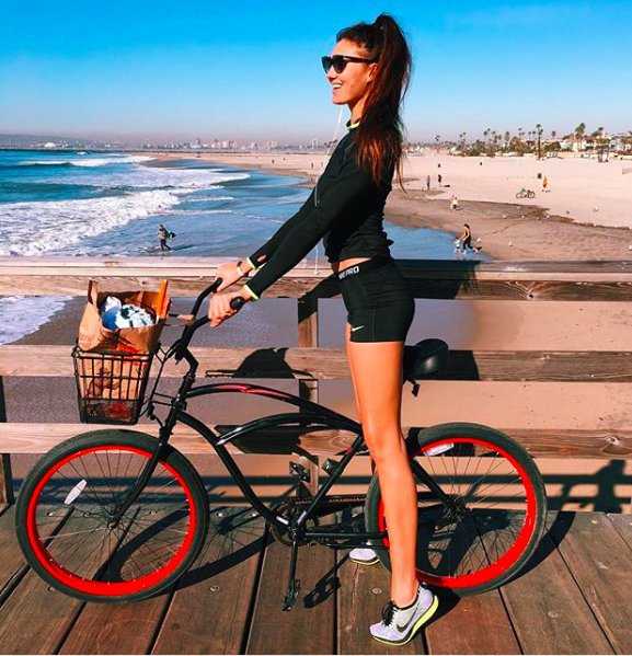 На Instagramпрофиль адепта здорового питания и йоги, лайфкоуча Риты Нестерец подписано больше 300 тысяч человек, на YouTube ее ролики смотрят 30 тысяч пользователей Сейчас Рита живет в Калифорнии, много путешествует, постоянно учится и помогает людям найт