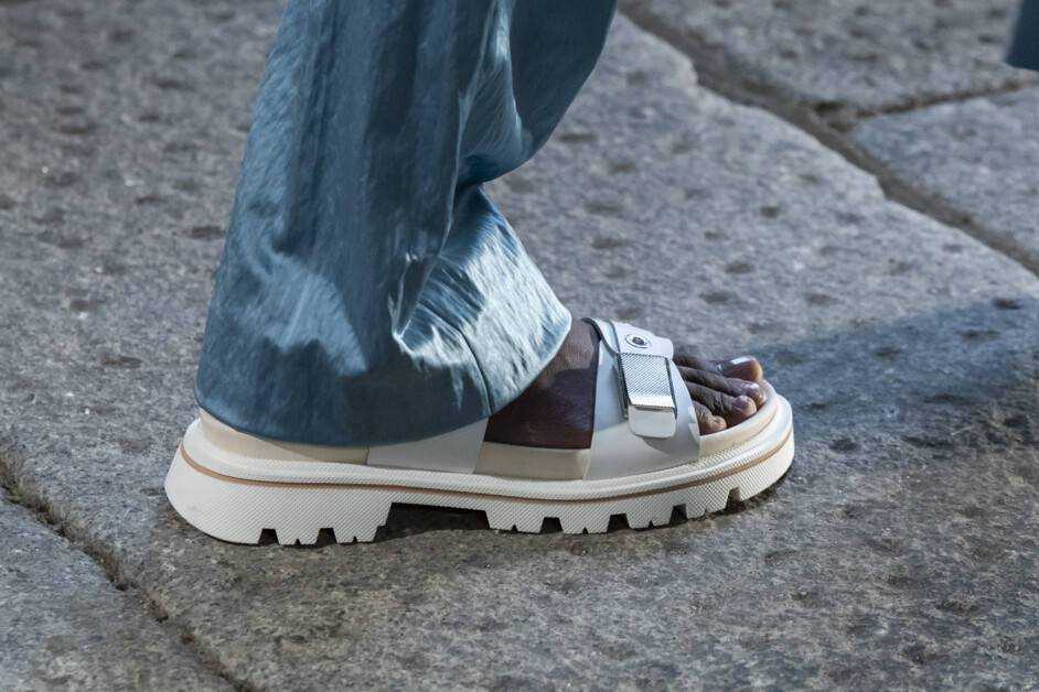 Самая немодная обувь весны 2021, на которую не стоит тратить деньги