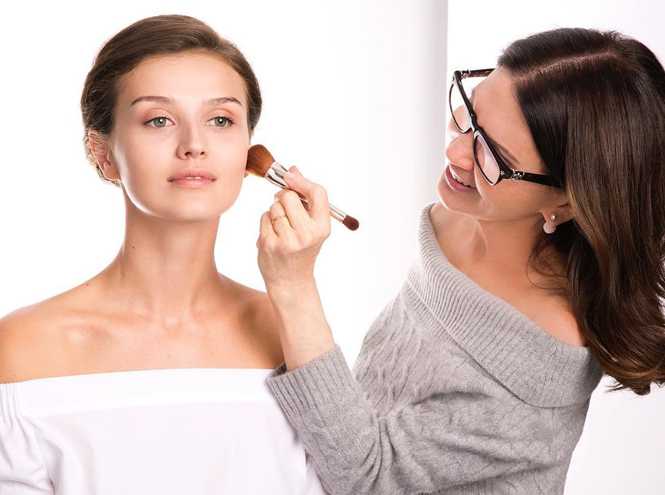 Как правильно наносить макияж? 10 профессиональных советов, как наносить макияж, которые помогут выглядеть безупречно - courseburg